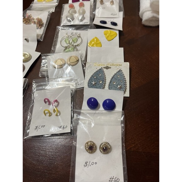 VTG. LOT OF 27 PAIRS EARRINGS Hoops, Dangles, Posts, And More - Picture 4 of 10